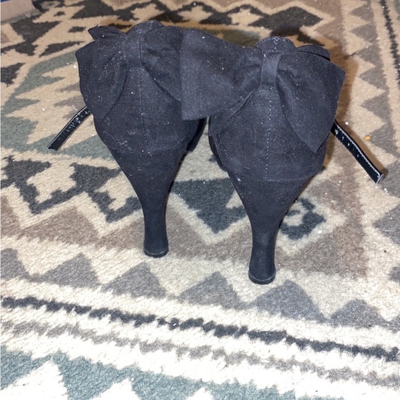 Heels - Picture 2 of 3